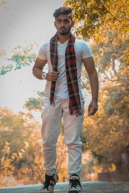 Farhan Shaikh - Model in Valsad | www.dazzlerr.com