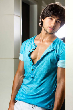 Manish Chaudhary - Model in Delhi | www.dazzlerr.com