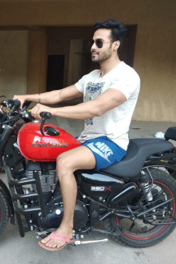 Jassi Chawla - Model in  | www.dazzlerr.com