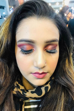 Sanjana Gupta - Makeup Artist in Lucknow | www.dazzlerr.com