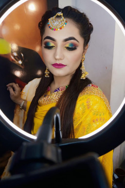 Sanjana Gupta - Makeup Artist in Lucknow | www.dazzlerr.com