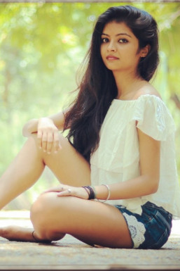 Shweta - Model in Delhi | www.dazzlerr.com