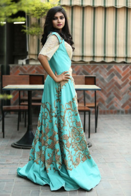 Shweta - Model in Delhi | www.dazzlerr.com
