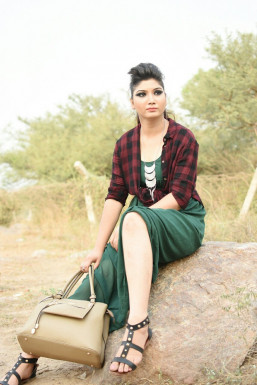 Ayushi Dwivedi - Model in New Delhi | www.dazzlerr.com