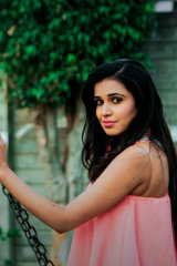 Divya - Model in Delhi | www.dazzlerr.com