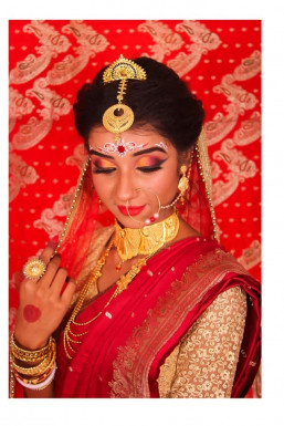 Monisa Roy - Makeup Artist in Bangalore | www.dazzlerr.com