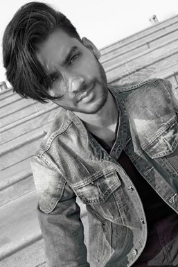 ARYAN VERMA - Photographer in Lucknow | www.dazzlerr.com
