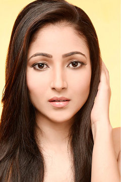 Parul Bisht - Model in Delhi | www.dazzlerr.com