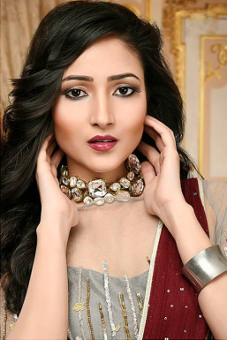 Parul Bisht - Model in Delhi | www.dazzlerr.com