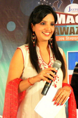 Priti Rana - Anchor in Chandigarh | www.dazzlerr.com