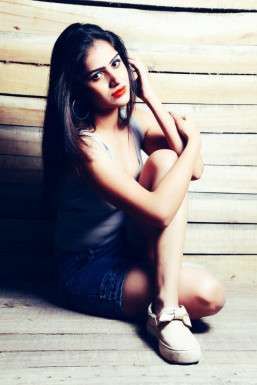 Savi Chaudhary - Model in Delhi | www.dazzlerr.com