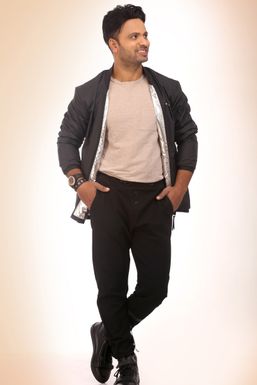 MAHESH ROY - Actor in Deoli | www.dazzlerr.com