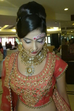 Usha Sharma - Model in Mumbai | www.dazzlerr.com