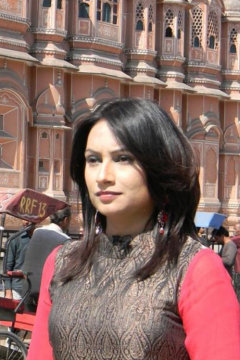Manisha Upadhye - Anchor in Delhi | www.dazzlerr.com