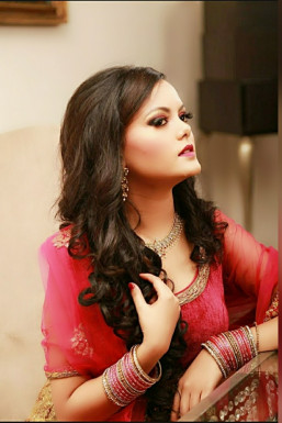 Pooja - Model in Delhi | www.dazzlerr.com