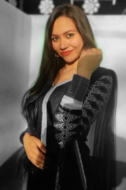 Nazmeen Shek - Model in -Select- | www.dazzlerr.com