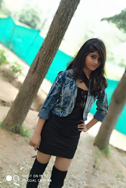 Himanshi Singh - Model in Agra | www.dazzlerr.com