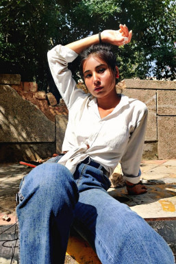 Ishika - Model in Delhi | www.dazzlerr.com