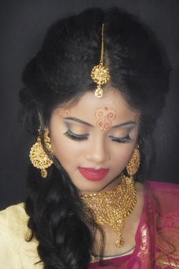 Anil Paswan - Makeup Artist in Guwahati | www.dazzlerr.com