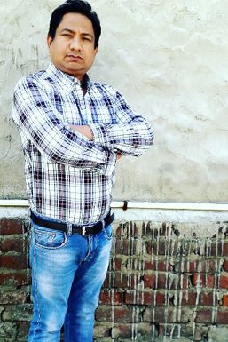 Surinder Bhatia - Actor in Chandigarh | www.dazzlerr.com