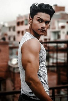 Vaibhav Saxena - Model in Delhi | www.dazzlerr.com