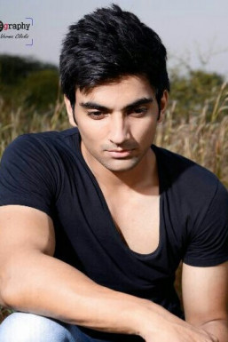 Rohit Malik - Model in Delhi | www.dazzlerr.com