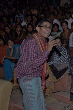 Ankesh Jain - Anchor in Delhi | www.dazzlerr.com