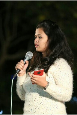 Sashmita Nanda - Anchor in Delhi | www.dazzlerr.com