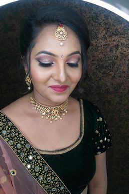 Usha K B - Makeup Artist in Bangalore | www.dazzlerr.com