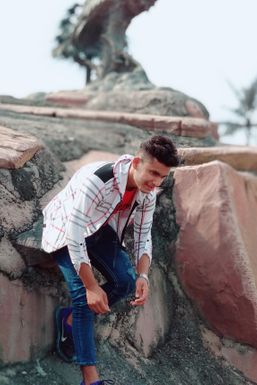 Nafees Khan - Model in Pratapgarh City | www.dazzlerr.com