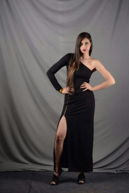 Akanksha Singh - Model in Delhi | www.dazzlerr.com