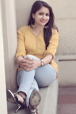 Pooja - Model in Delhi | www.dazzlerr.com
