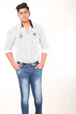 Rudraksh Bhatia - Actor in Saharanpur | www.dazzlerr.com