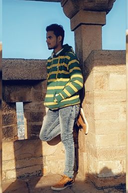 Aman Gupta - Stylist in Bhind | www.dazzlerr.com