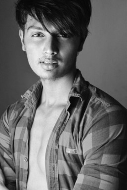 MANISH ZAIS - Model in Delhi | www.dazzlerr.com