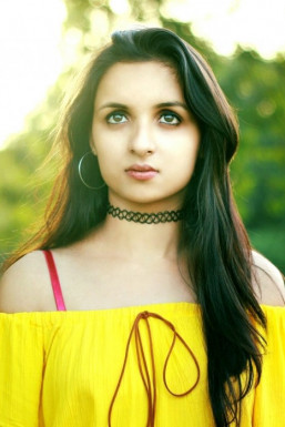 Ayushi Tyagi - Model in Delhi | www.dazzlerr.com