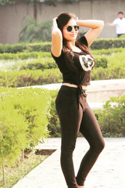Aishwarya Mahajan - Model in Delhi | www.dazzlerr.com
