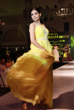 Divya Ram - Model in Delhi | www.dazzlerr.com
