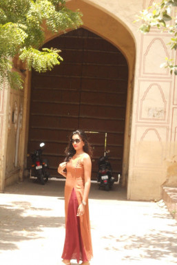 VANYA - Model in Delhi | www.dazzlerr.com