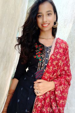 Aanchal Sian - Model in Hoshiarpur | www.dazzlerr.com