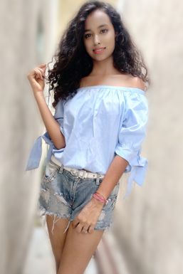 Aanchal Sian - Model in Hoshiarpur | www.dazzlerr.com