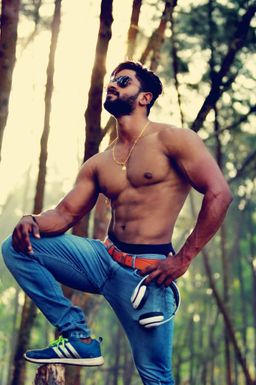 Vineeth C S - Model in Thrissur | www.dazzlerr.com