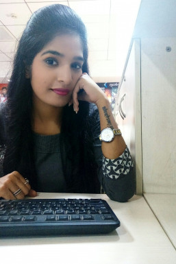Akshaya Pathak - Anchor in Delhi | www.dazzlerr.com