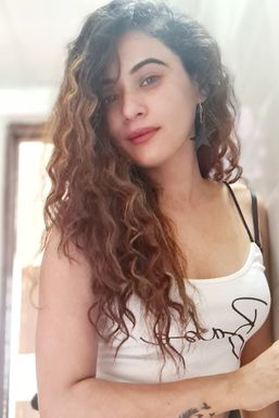 Alka Bisht - Actor in  | www.dazzlerr.com