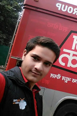 Nikhil Lahri - Anchor in Delhi | www.dazzlerr.com