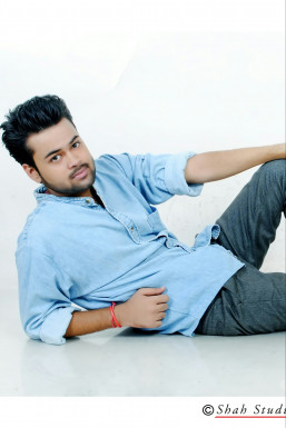 Alok Kumar Pathak - Model in Delhi | www.dazzlerr.com