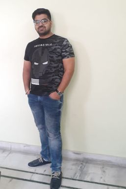 Ankush Kapoor - Actor in Hoshiarpur | www.dazzlerr.com