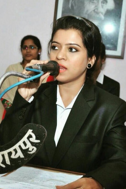 Mitali - Anchor in Delhi | www.dazzlerr.com