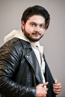 Arijit Laha - Actor in Kolkata | www.dazzlerr.com