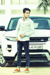 SiddiQui - Model in Delhi | www.dazzlerr.com